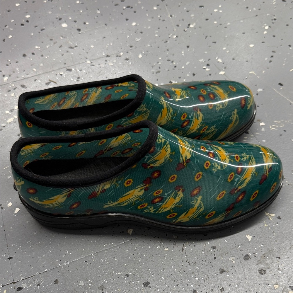 Nordside Green Garden Chicken Clogs - Picture 4 of 5